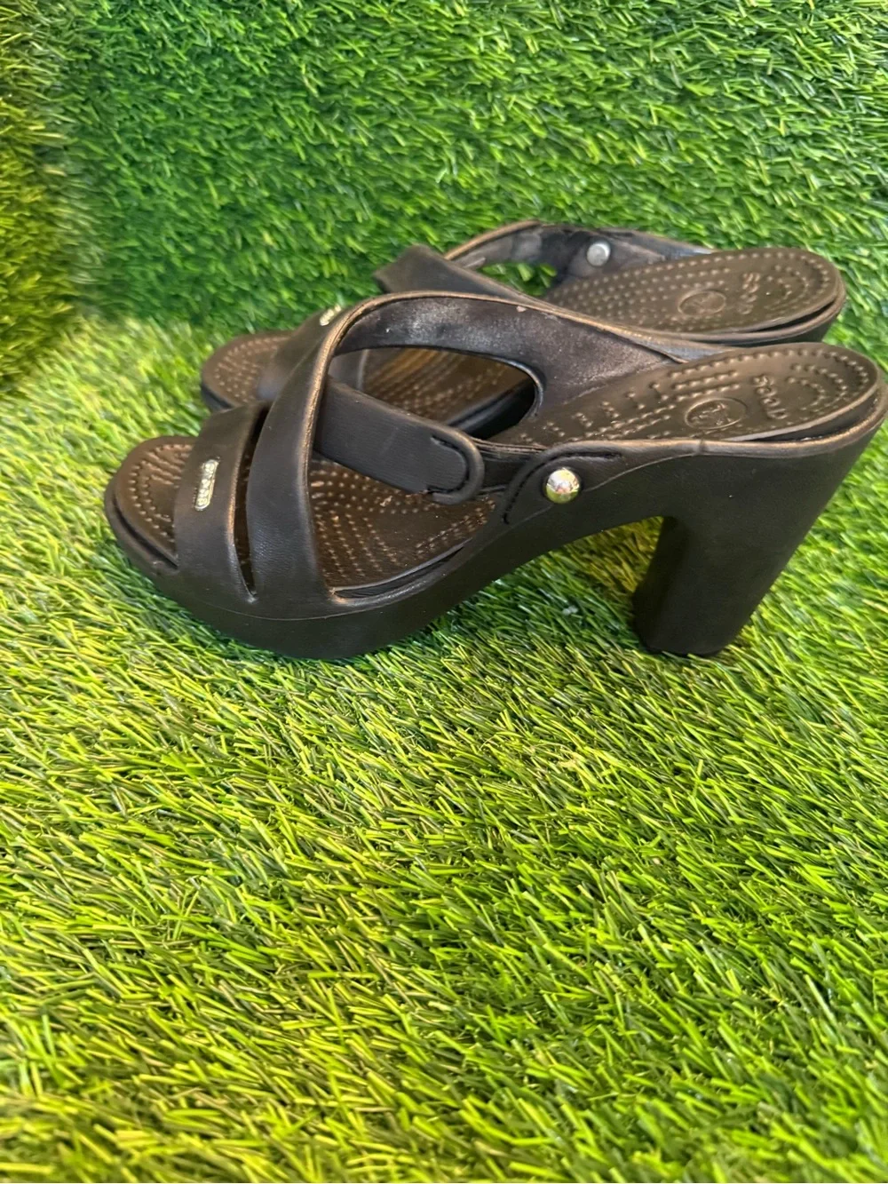 Crocs women Black Cyprus lV Strappy Platform Heels size 5